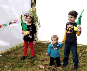 Kids in Sukkah